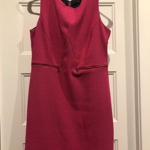 GABBY SKYE SLEEVELESS SHEATH DRESS